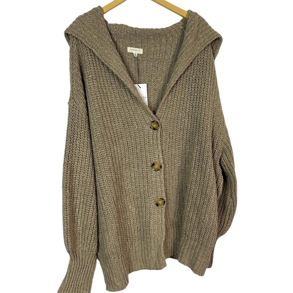 Cream oversized knit cardigan with a relaxed fit #oversizedcardigan #cardigan #s - Picture 1 of 3